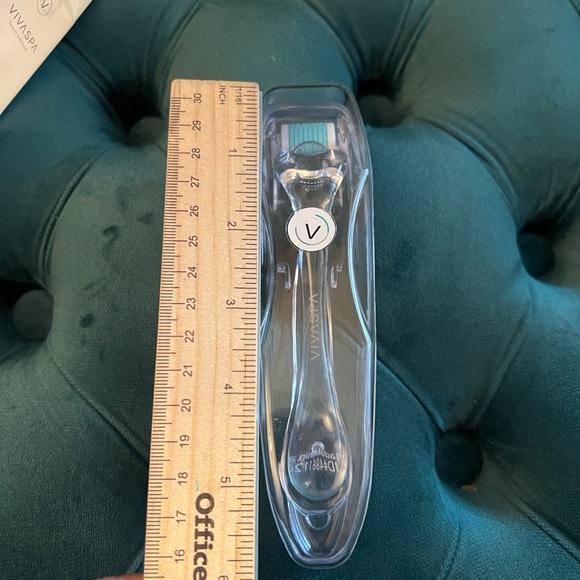 Viva spa Microneedle Facial Roller with 540 .25mm Needles To Rejuvenate Skin - Picture 9 of 12